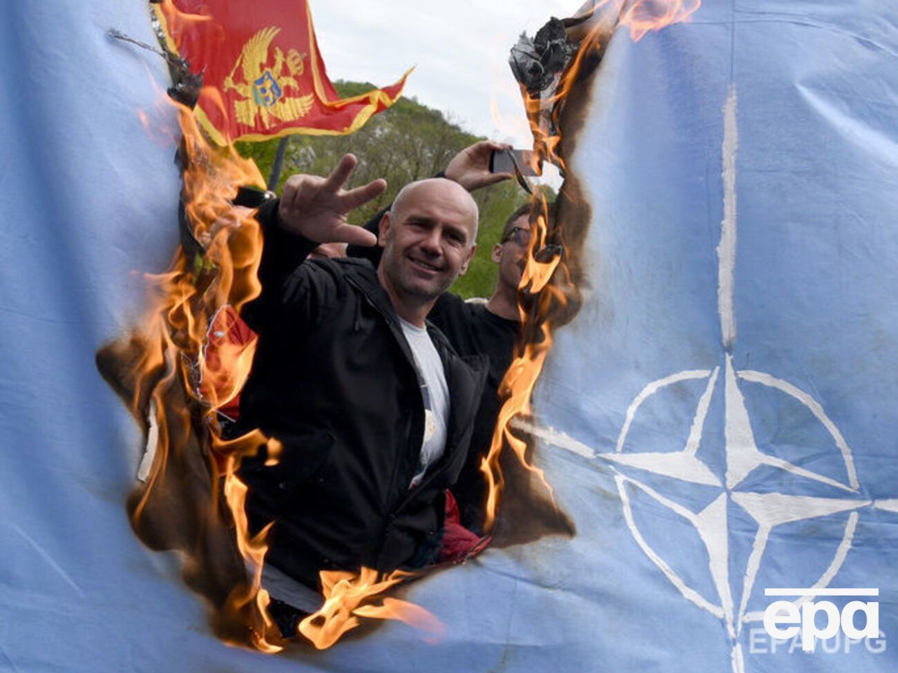 Под стенами парламента прошла акция протеста противников вступления страны в НАТО