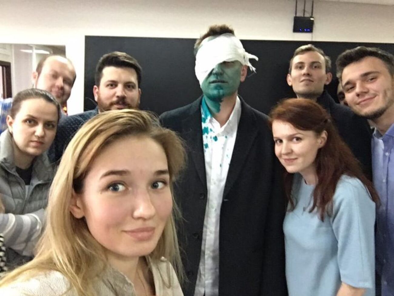На Навального напали біля його Фонду