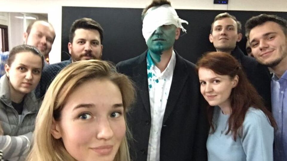 На Навального напали біля його Фонду