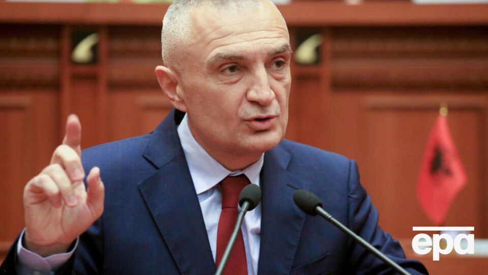Мета є лідером молодіжної партії "Соціалістичний рух за інтеграцію"