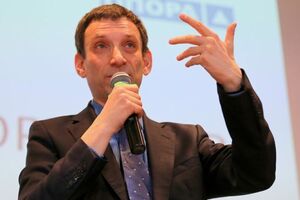 Портников: Путин выглядит могущественным только в дыму