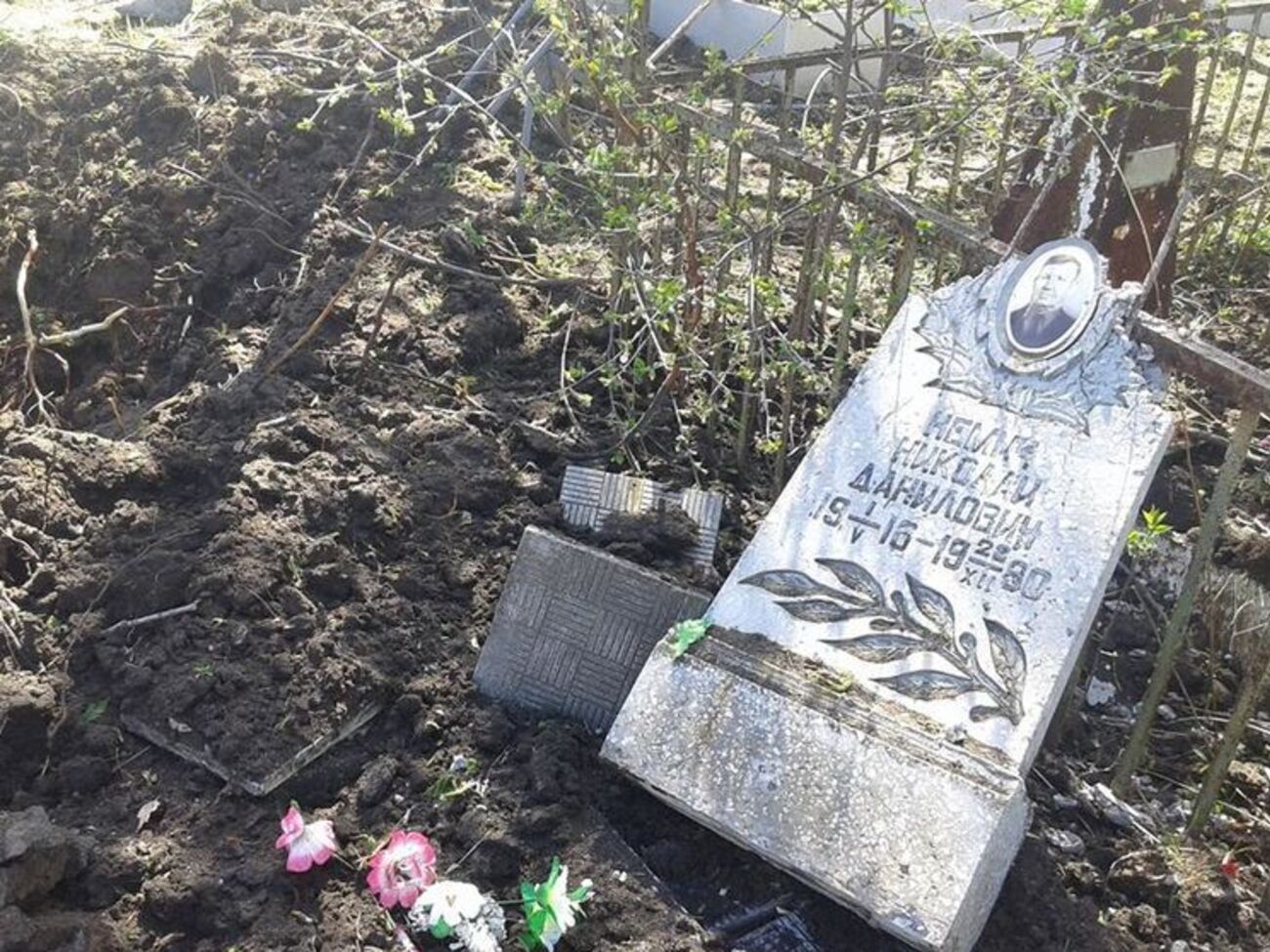 Унаслідок обстрілу в Попасній зруйноване 21 поховання