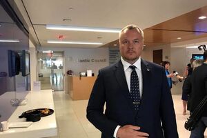 За даними Ляшка, Артеменко вилетів до Відня