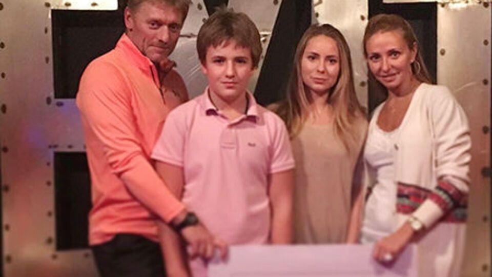 Син Пєскова Міка (на фото другий зліва) відсвяткував своє 13-річчя