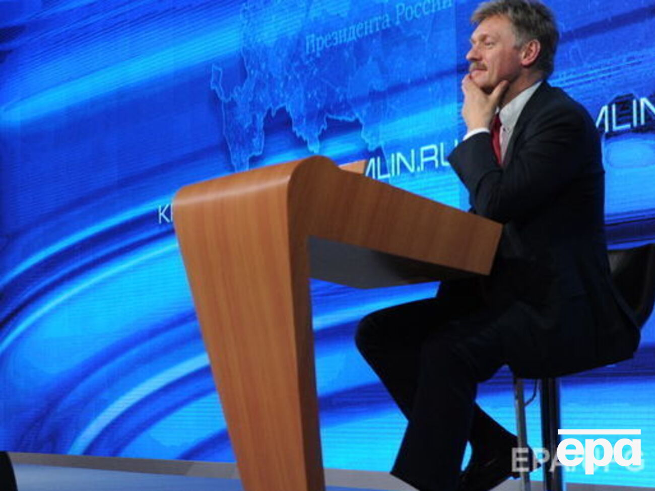 Песков заявил, что обстоятельства катастрофы расследуют следственные органы РФ