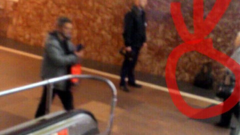 Очевидці повідомляють, що на платформі станції метро було знайдено нічийну сумку