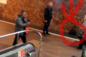 Місцеве видання "Фонтанка" раніше написало, що на станції метро "Площа Повстання" виявили саморобний вибуховий пристрій, який намагаються знешкодити