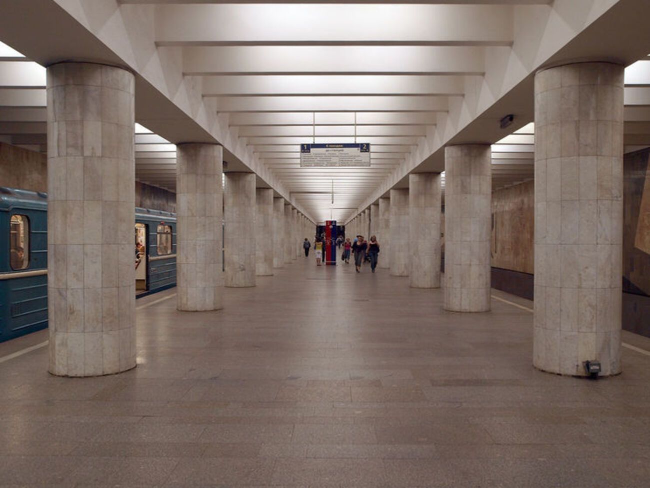 Станции проверяют кинологи и полиция