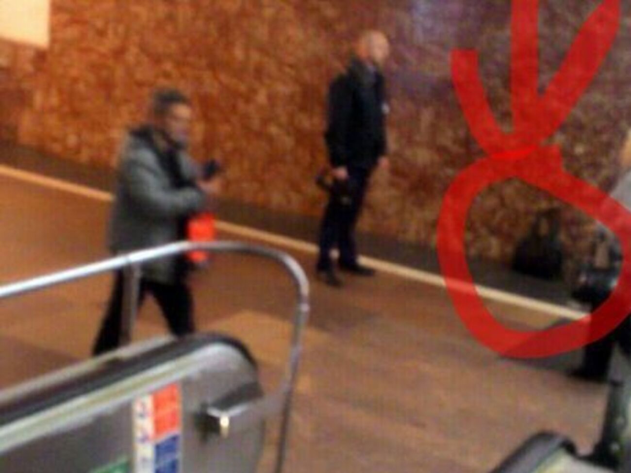 Очевидцы сообщали, что на платформе станции нашли бесхозную сумку