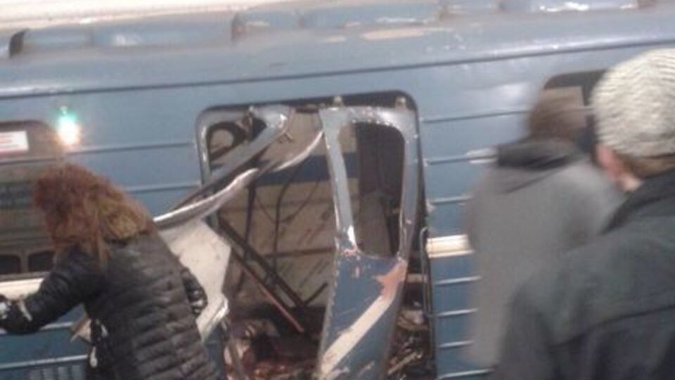 Машиніст не зупинив поїзда і доїхав до станції