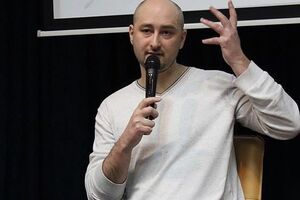 Бабченко: Поб'ють у під'їзді. Замало – проламають голову. Знову перестало діяти? Розстріляють