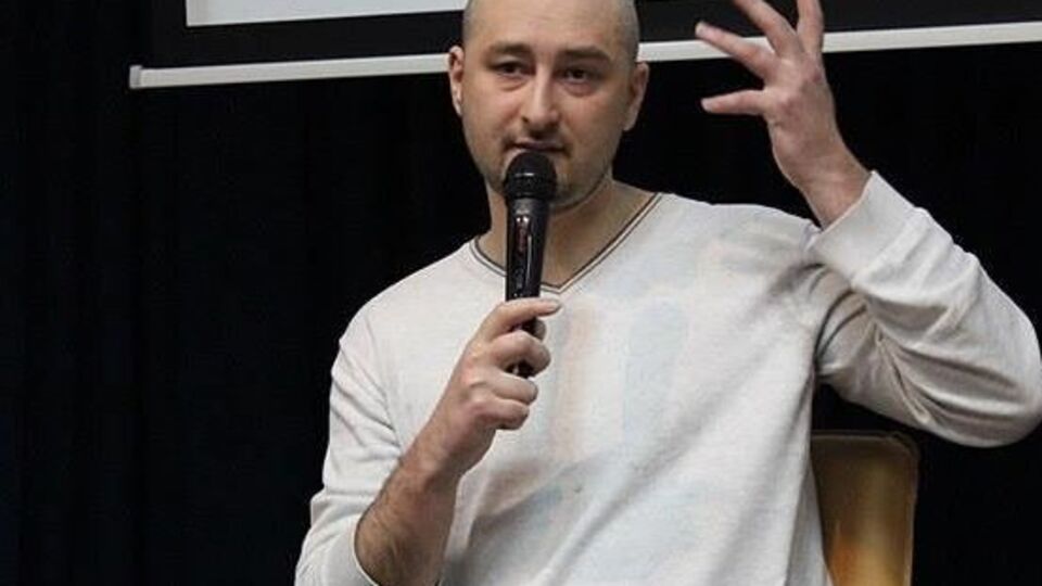Бабченко: Поб'ють у під'їзді. Замало – проламають голову. Знову перестало діяти? Розстріляють