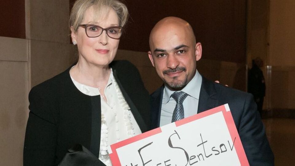 Найем: Стрип согласилась сфотографироваться с призывом освободить Сенцова без всяких оговорок