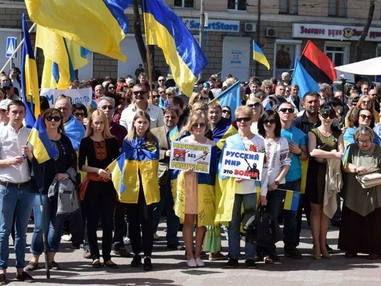 Мариупольцы заявили, что никто не мешает им говорить на русском языке