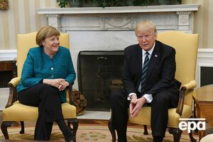 Трамп уверяет, что не слышал просьбы пожать руку Меркель