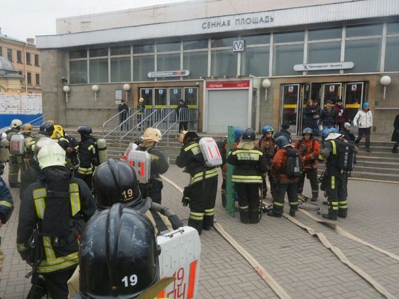 На станцию никого не пускают