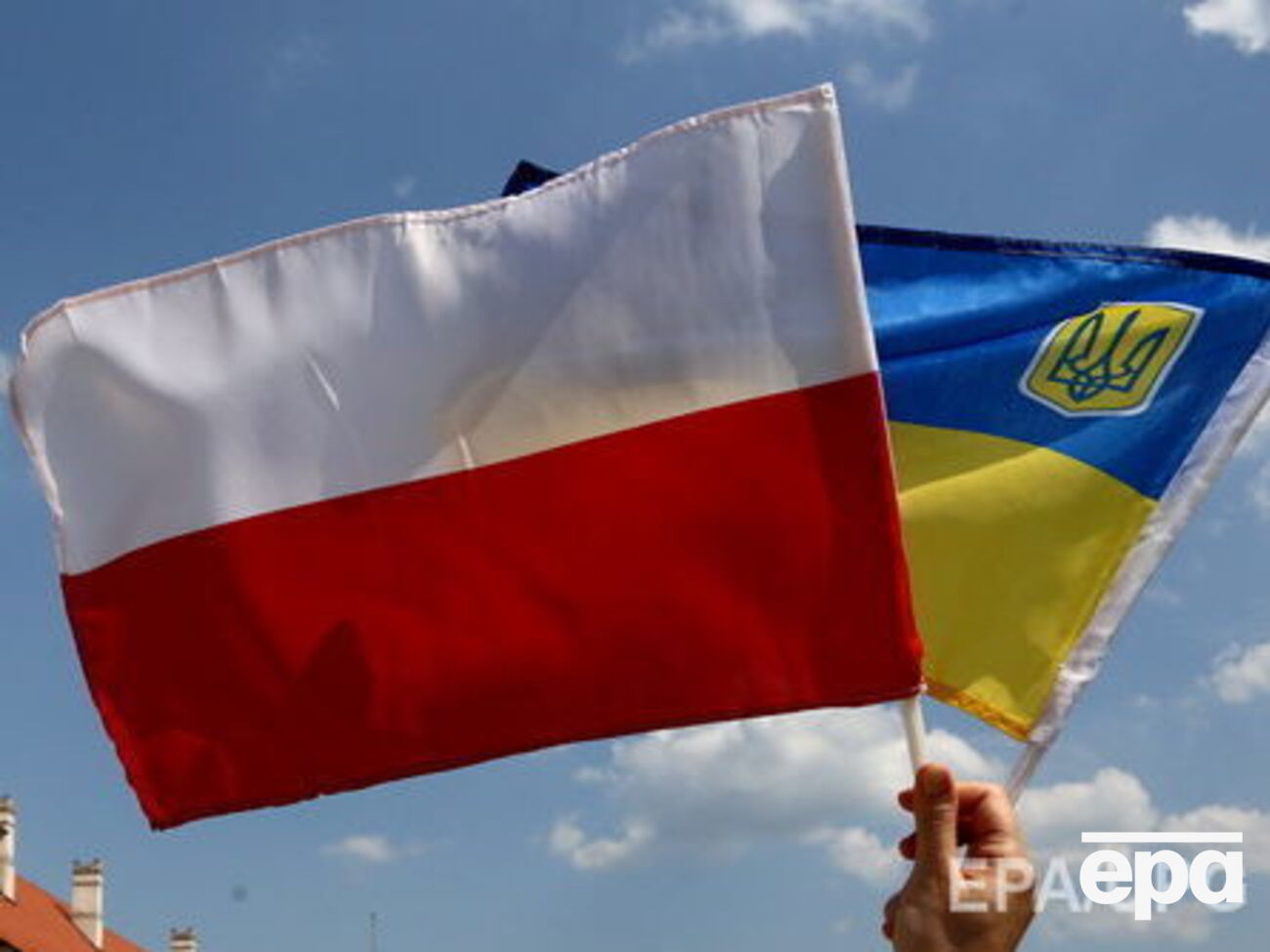 Консульства Польщі в Україні відновлюють роботу