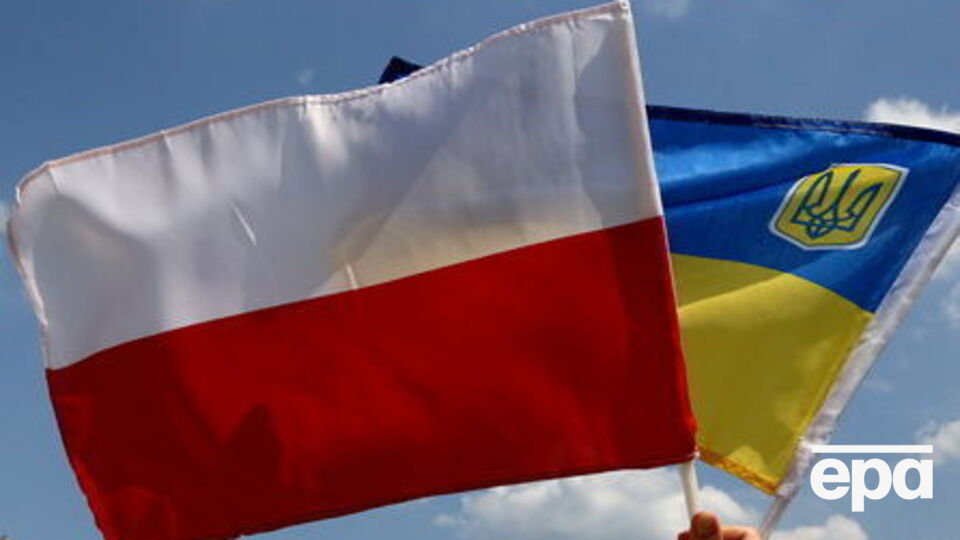 Консульства Польши в Украине возобновляют работу