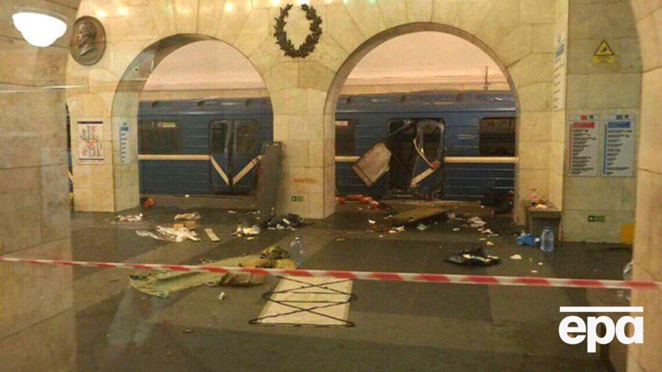 По информации СМИ, подозреваемый в совершении теракта Джалилов переехал в Петербург в 2011 году