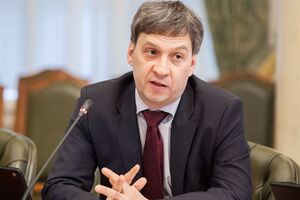 Чурий подчеркнул важность продолжения программы сотрудничества с МВФ, учитывая "довольно плотный график выплат по внешним обязательствам"