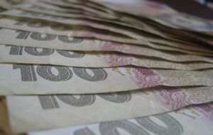 Украинцам разрешили покупать до $5550 в день