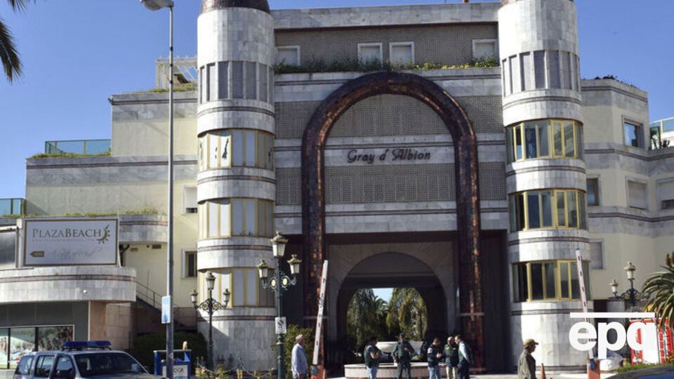 Испанские гвардейцы возле здания в Марбелье, которое принадлежит дяде Асада