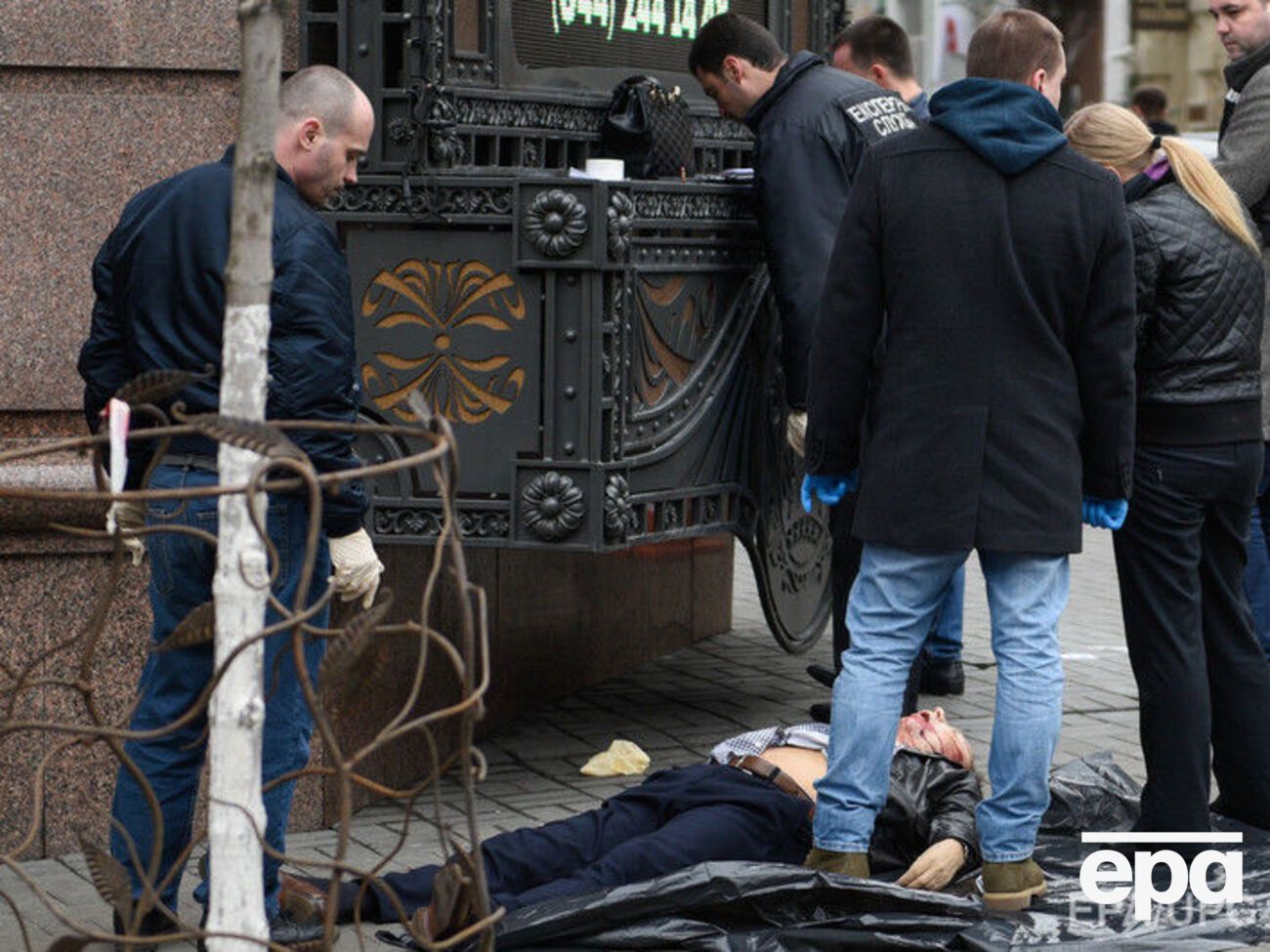 За даними джерел "Цензор.НЕТ", Вороненков хотів побачитися зі своїм водієм перед його відльотом до Москви