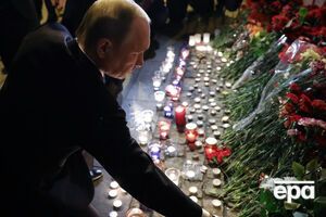 3 апреля 2017 года Путин возложил цветы у станции метро "Технологический институт" в Санкт-Петербурге, где произошел теракт