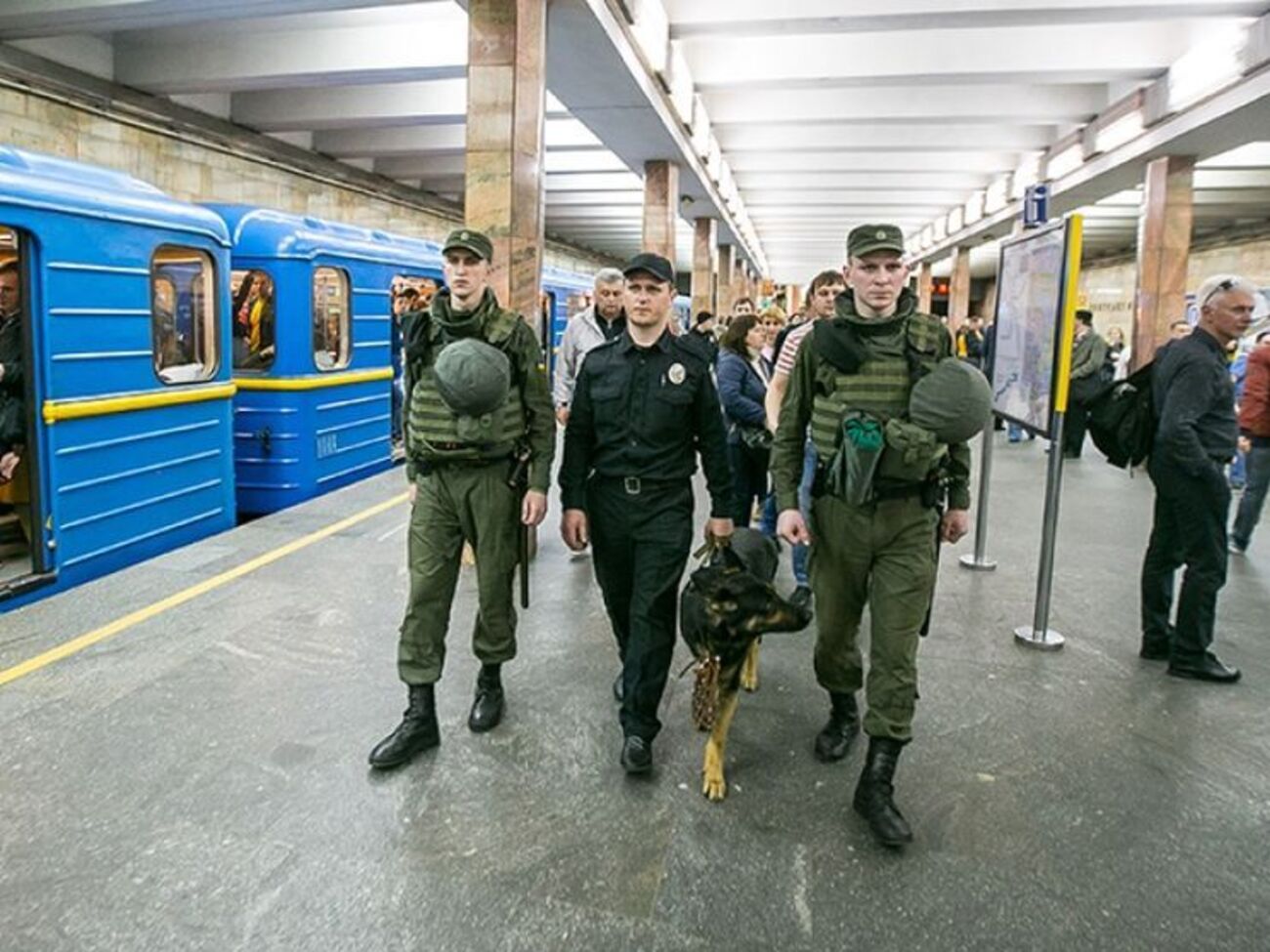 Станции метро будут патрулировать нацгвардейцы
