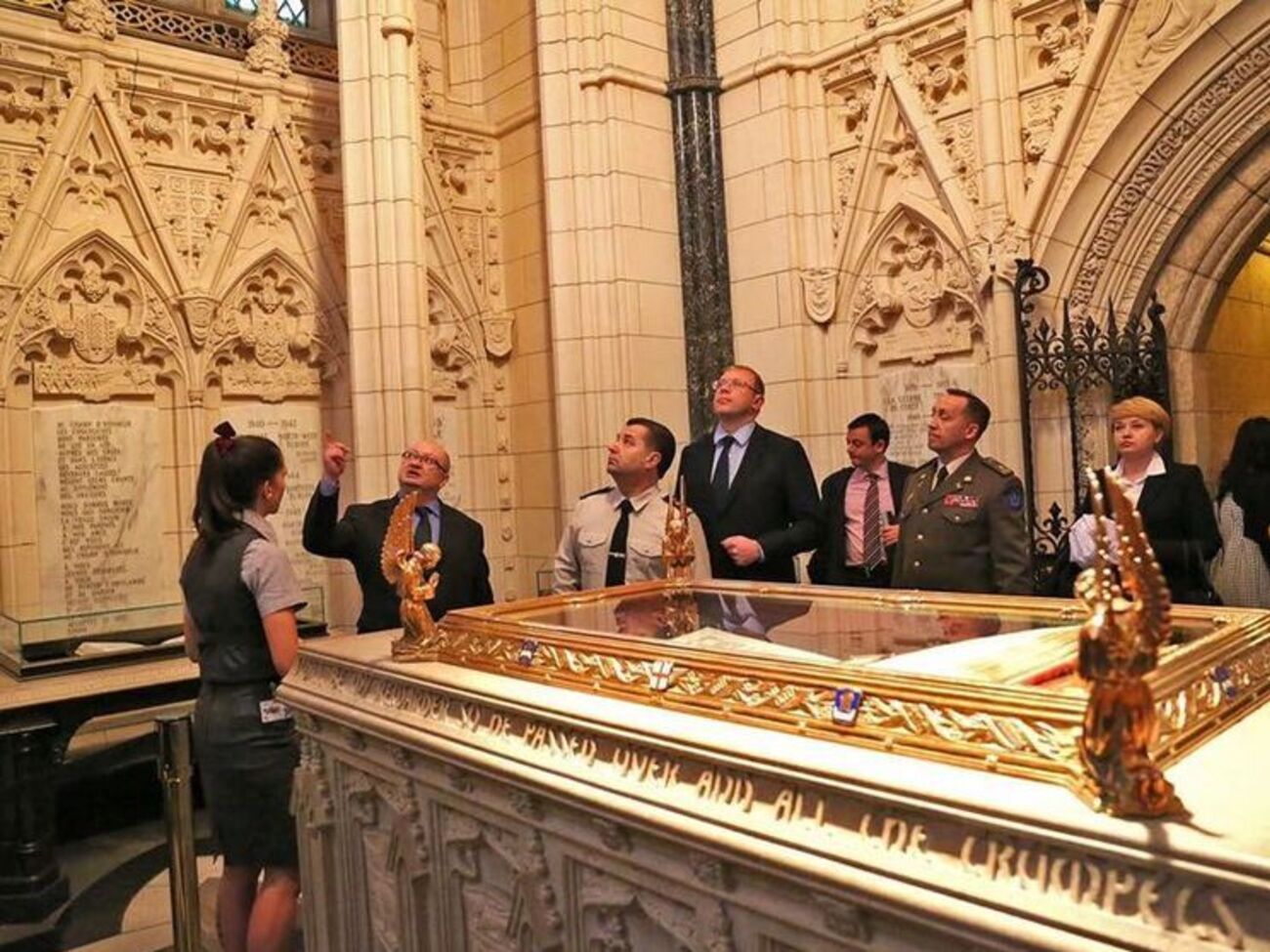 В ходе визита в Канаду Полторак посетил&nbsp;Мемориал мира, расположенный в здании парламента страны