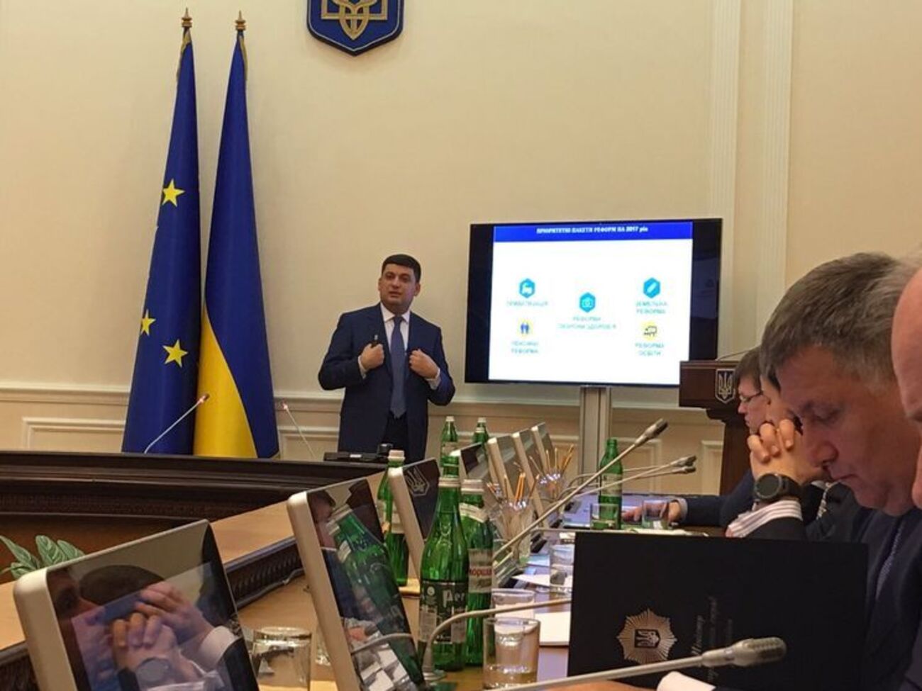 Гройсман підтримав пропозицію дізнатися думку АМКУ про ситуацію з облгазами