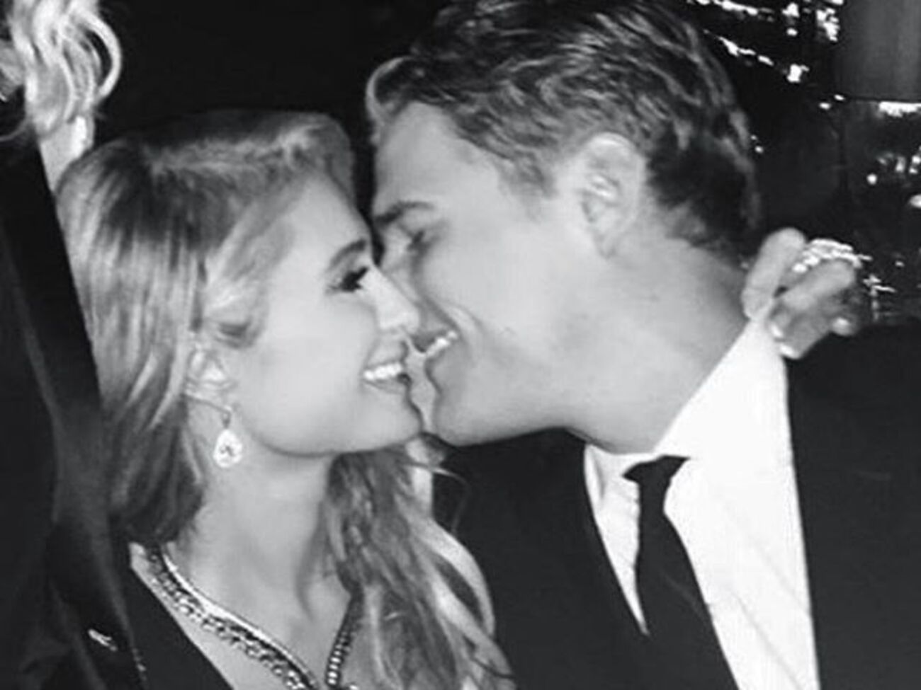 Хилтон: В восторге от премьеры шоу моего возлюбленного!