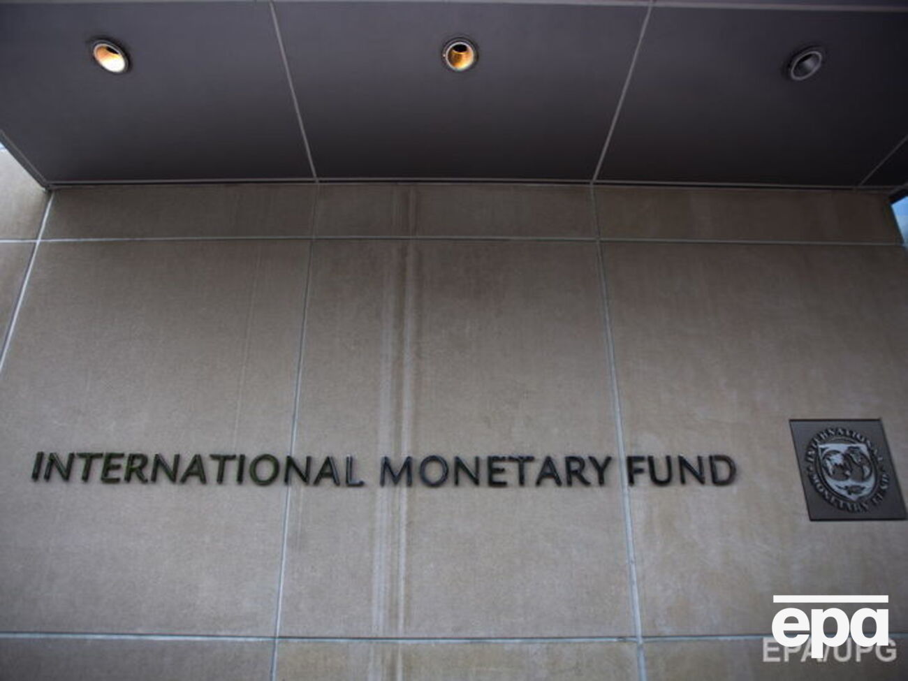 МВФ и Украина уточнили прогноз роста расходов на зарплату госслужащих