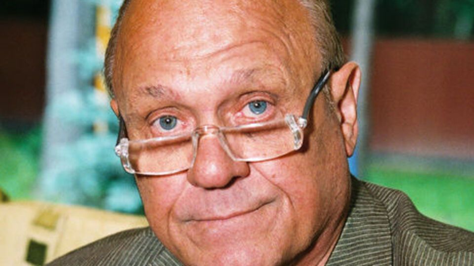 Прилепин рассказал, что Меньшов (на фото) пришел к нему на съемки программы "Чай с Захаром" и передал деньги и ноутбук