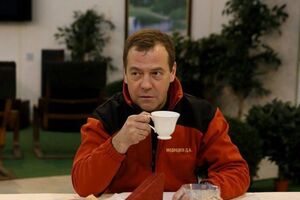 Дмитра Медведєва багато росіян уважає причетним до корупції