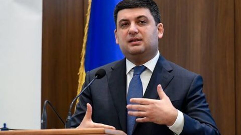 За словами Гройсмана, Росія в березні 2017 року доправила бойовикам "ДНР" і "ЛНР" 20 залізничних платформ із технікою і зброєю