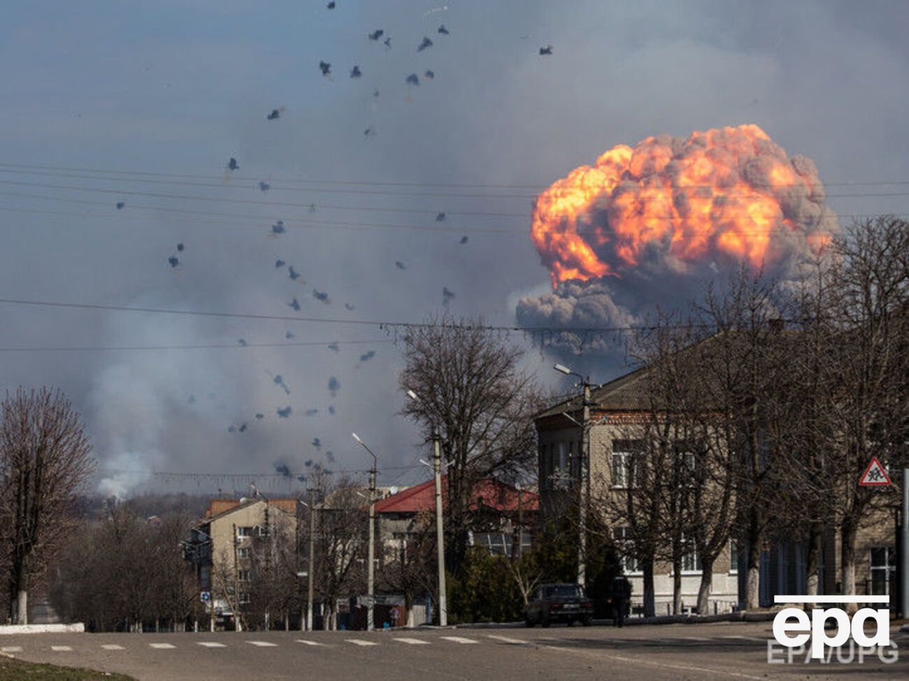 Пожар на складе могли спровоцировать гражданские