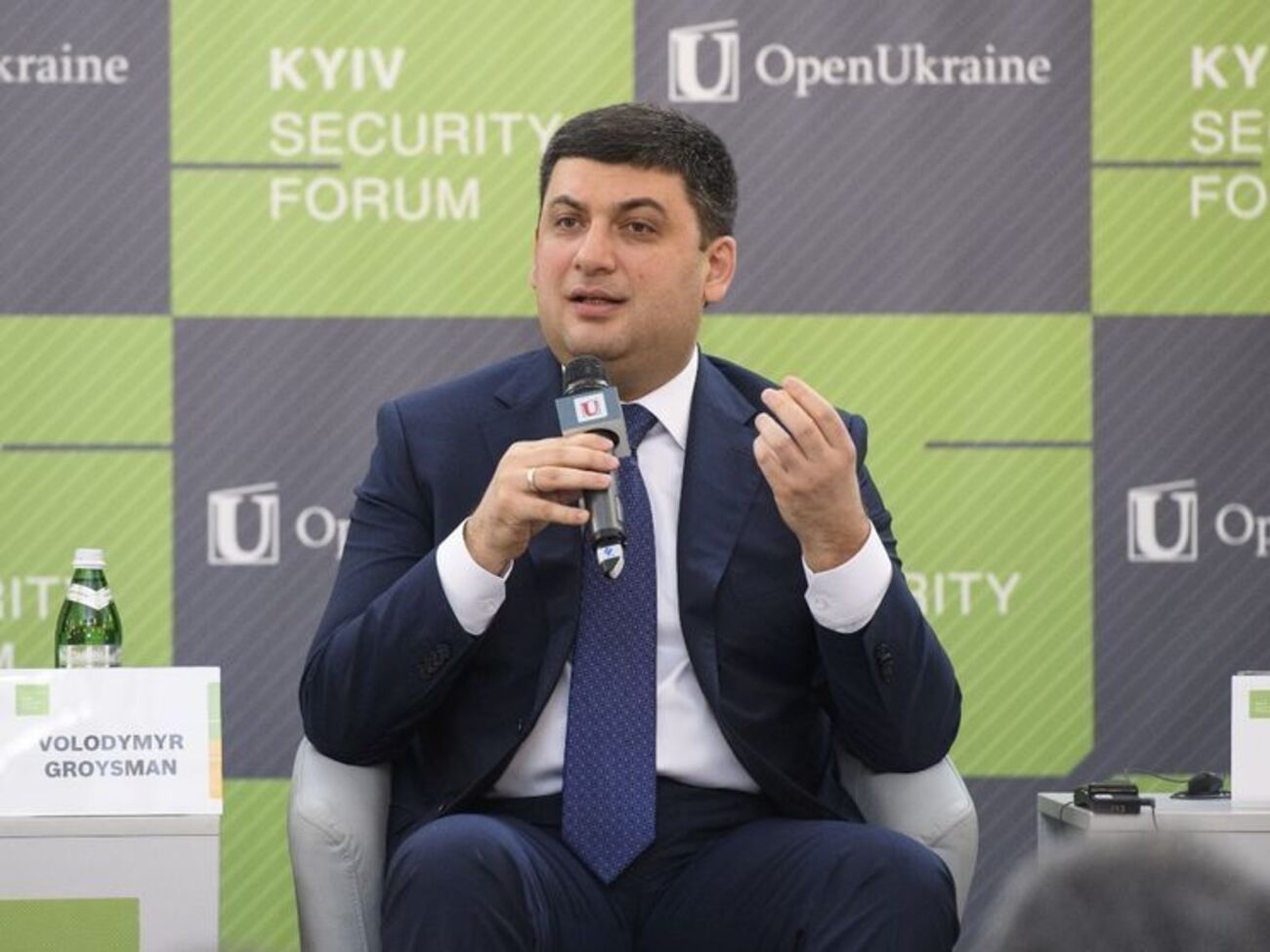 Гройсман: Нам сьогодні дуже потрібне жорстке та принципове лідерство