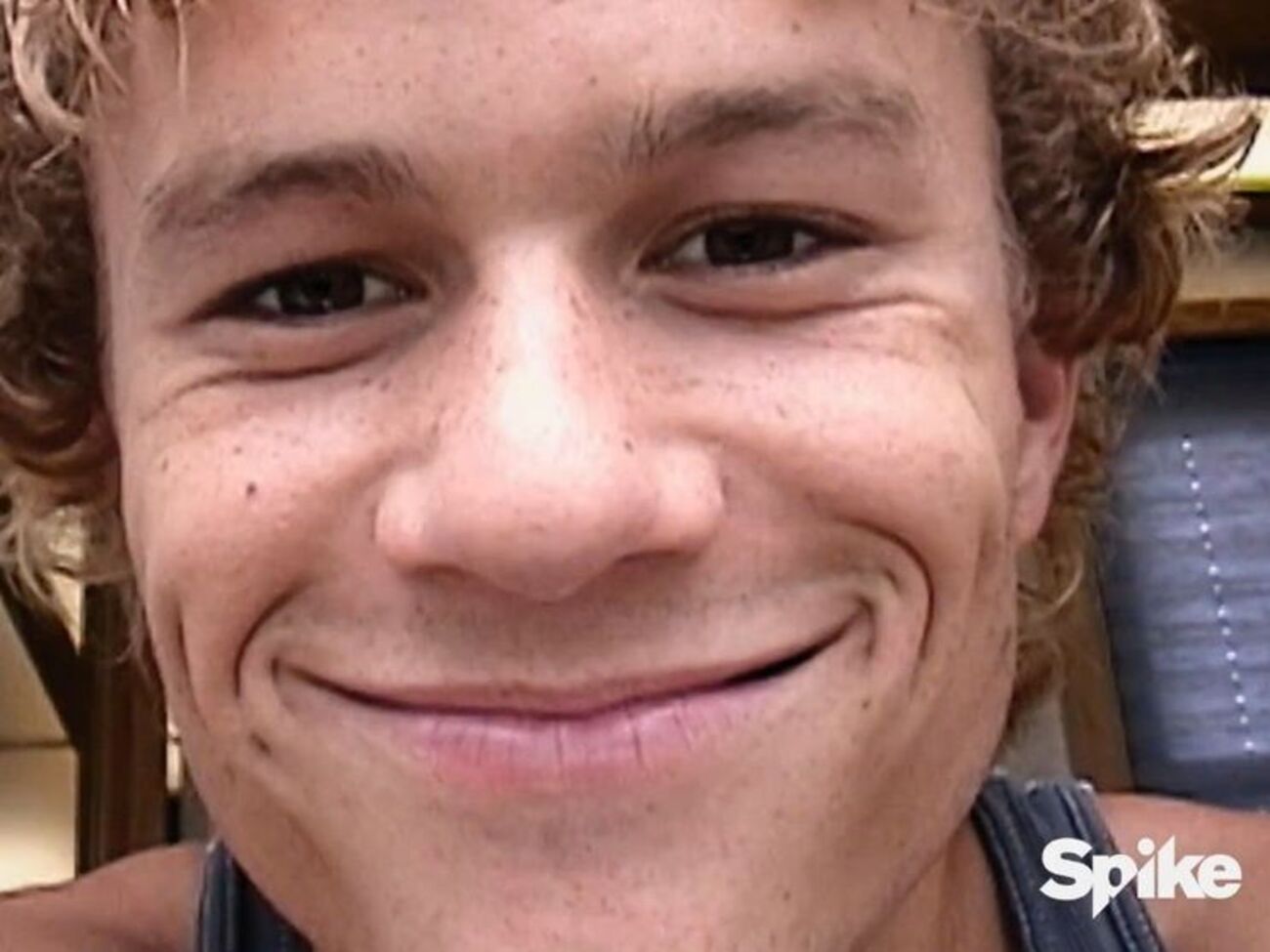 В ленту вошли кадры семейного архива Леджера