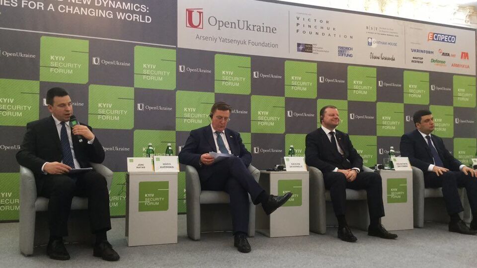 Кучинскіс (на фото другий зліва): Щодо ситуації на сході України, то сьогодні дуже мало зроблено з огляду на виконання Мінських домовленостей