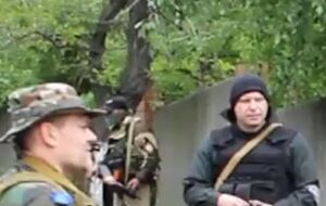 Мужчина в черной униформе, по словам Ходаковского, и есть Голубан