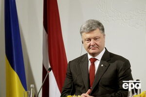 Порошенко: Уряд і вся влада мають наполегливо працювати, щоб кількість співгромадян, які можуть дозволити собі подорожі до Європи, зростала