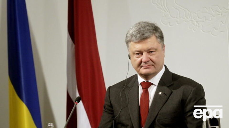 Порошенко: Уряд і вся влада мають наполегливо працювати, щоб кількість співгромадян, які можуть дозволити собі подорожі до Європи, зростала