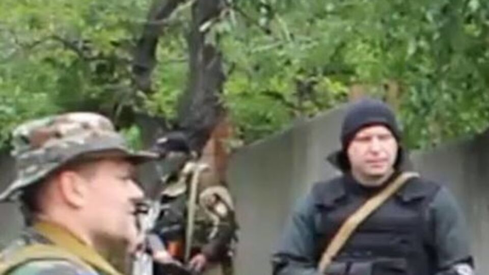 Мужчина в черной униформе, по словам Ходаковского, и есть Голубан