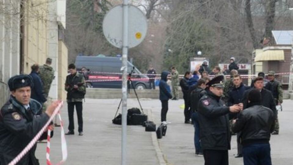Поліція поблизу будівлі ростовської школи, де стався вибух