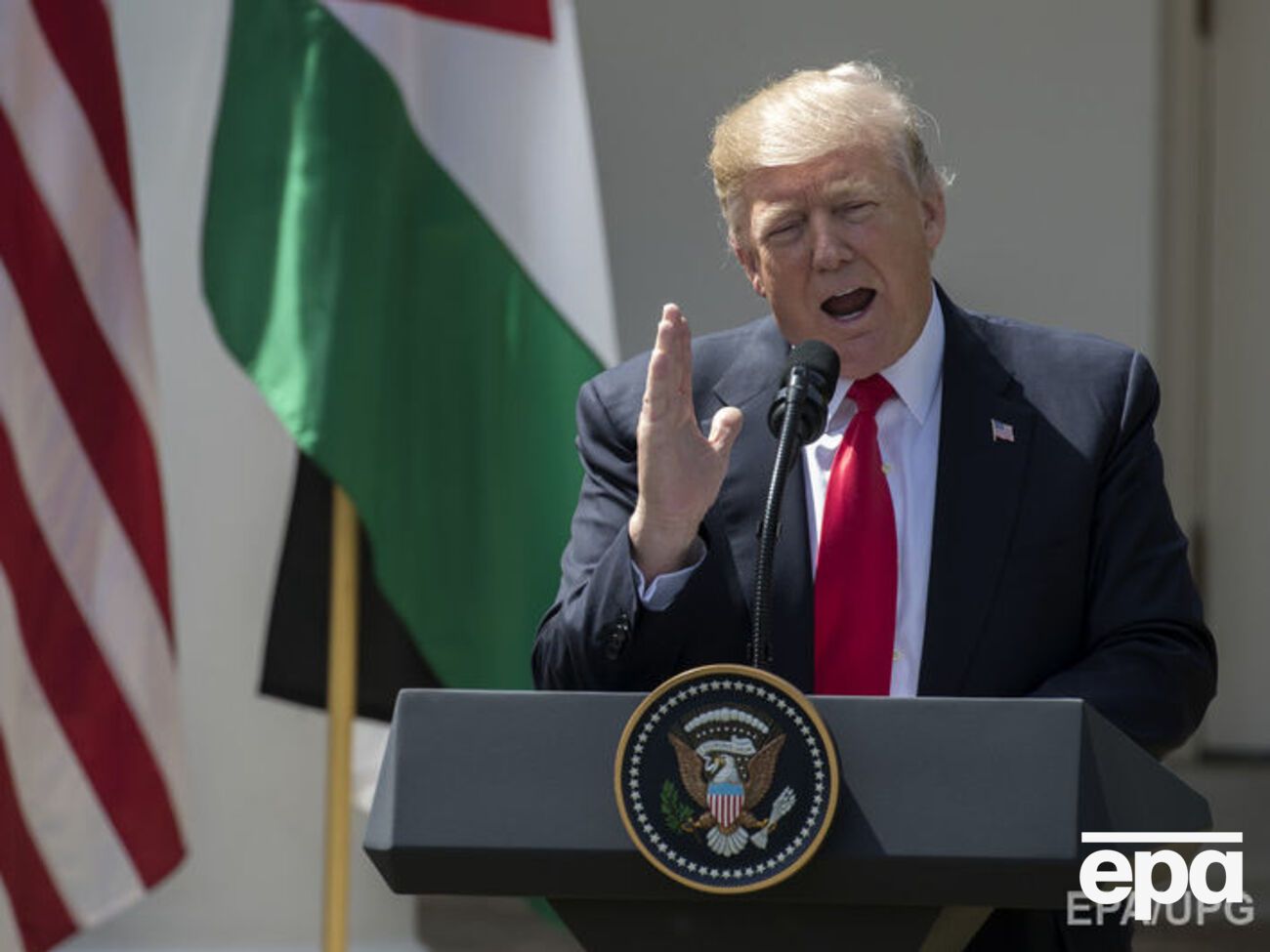 Трамп: Використовуючи смертельний нервово-паралітичний газ, Асад позбавив життя беззахисних чоловіків, жінок і дітей