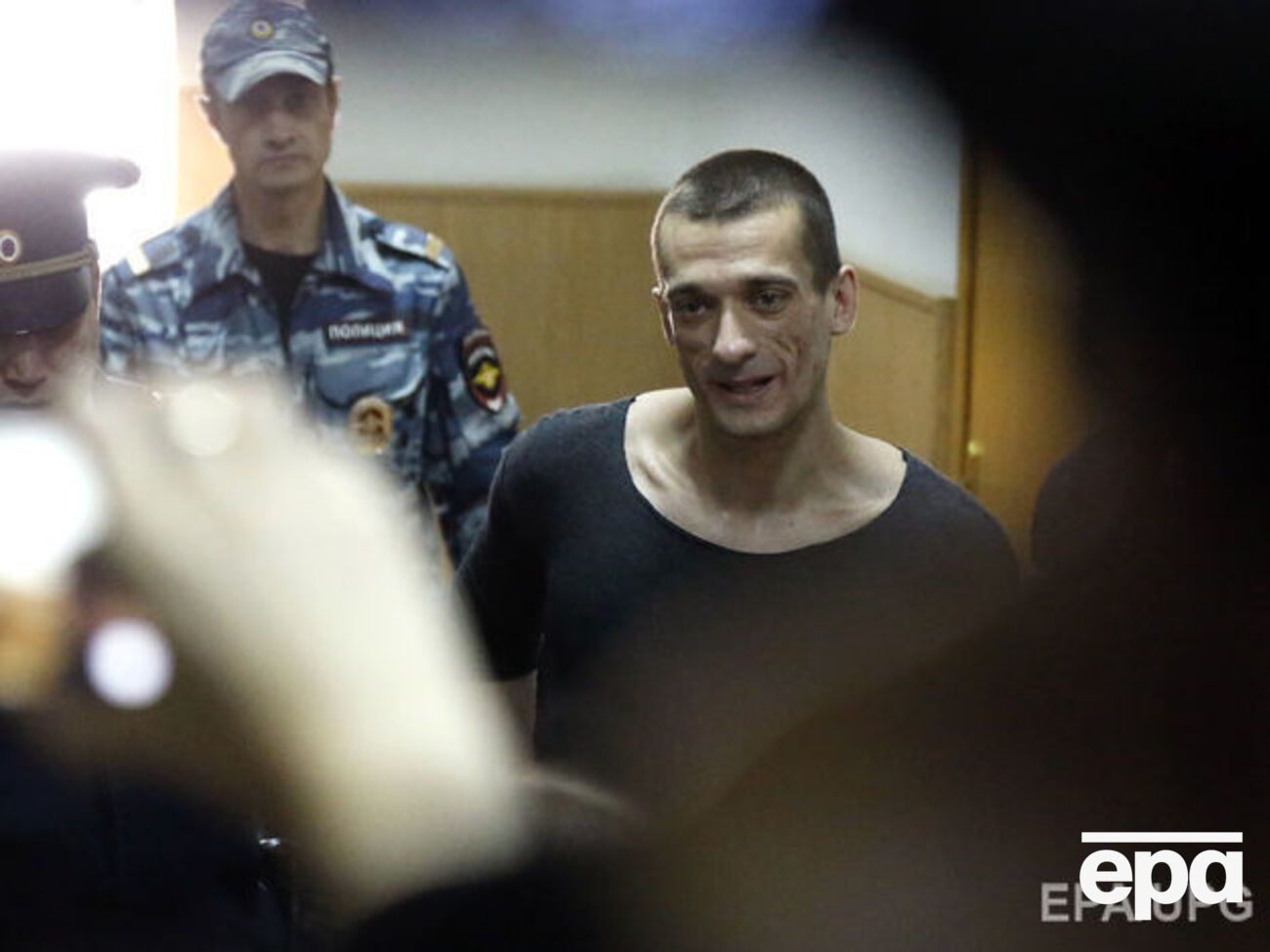 Суд у РФ оштрафував Павленського за підпал будівлі ФСБ