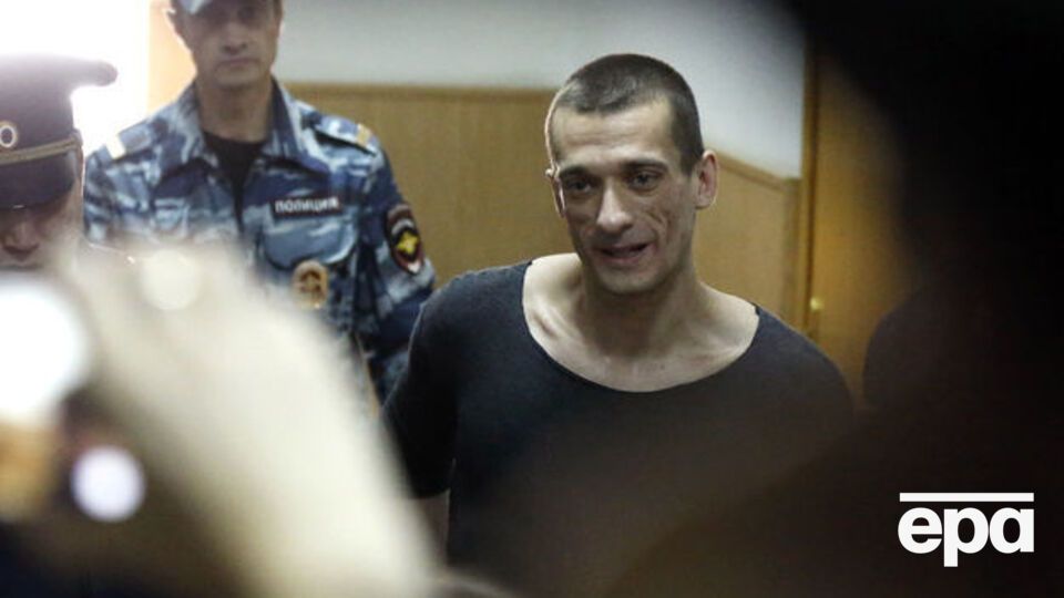 Суд у РФ оштрафував Павленського за підпал будівлі ФСБ
