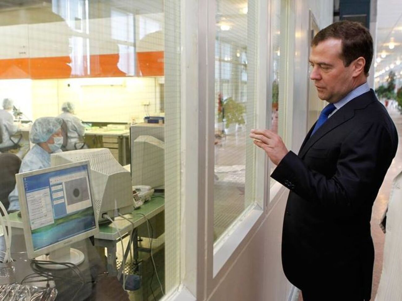 Медведев:&nbsp;Никто не преувеличивает ценности предвыборных обещаний, но все же есть пределы приличия