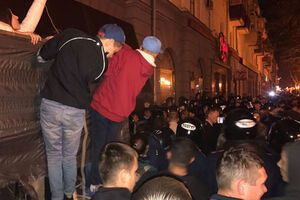 Жители города считают, что стройка перекрывает аварийный выход